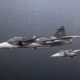 Caças Gripen sueco e brasileiro voando em formação
